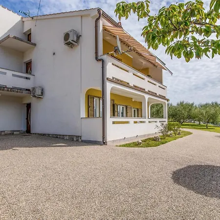 2 Bedroom Lovely In Apartament