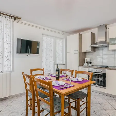 2 Bedroom Lovely In