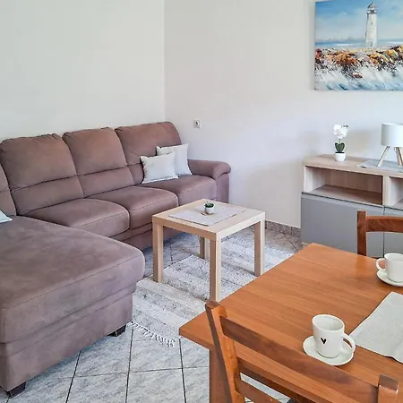 2 Bedroom Lovely In