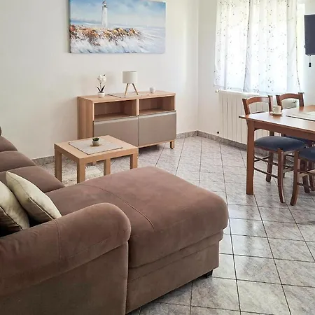 Apartament 2 Bedroom Lovely In