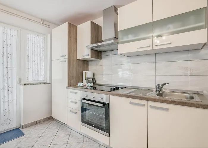 2 Bedroom Lovely In Appartement Jurandvor
