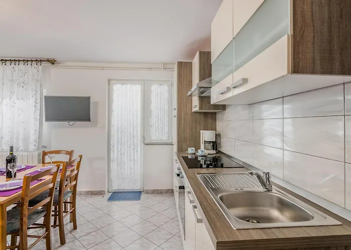 2 Bedroom Lovely In Appartement